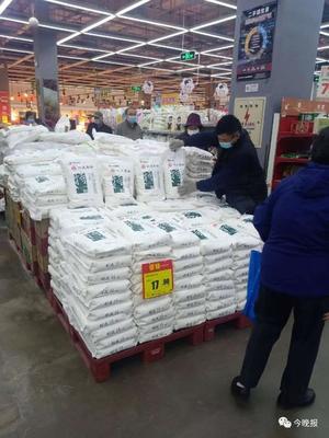 米面油貨都足 價格怎么樣？記者實地探訪食用農(nóng)產(chǎn)品批發(fā)賣場
